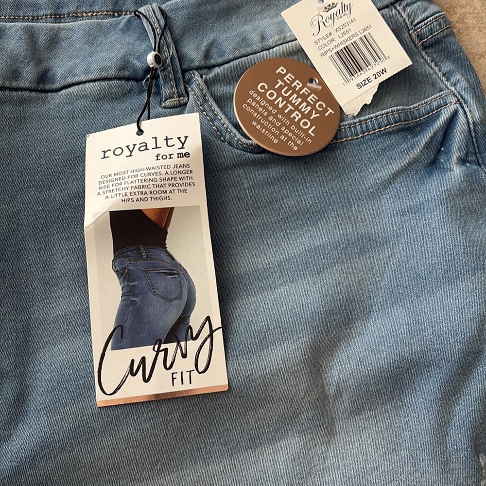 Light wash denim shorts - Picture 2 of 4